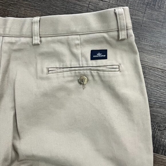 Dockers Khaki Tan Pants Slacks ((size W38 L32)) - Picture 3 of 7